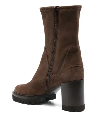 凸凹鞋底粗跟靴（8厘米）