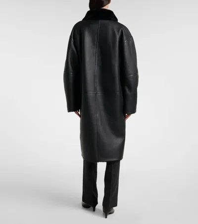 Totême Shearling-lined Leather Coat In Black