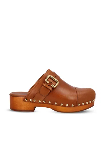 Chloé Jeannette Embellished Leather Platform Clogs In Brown