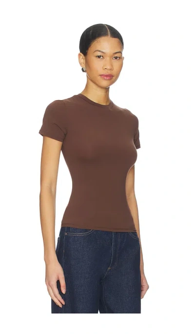 Skims Fits Everybody Short Sleeve T-shirt In Brown
