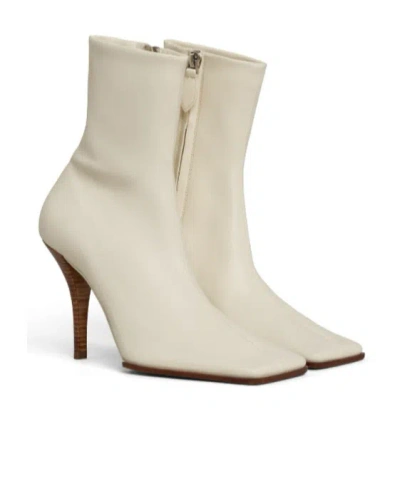 Alaïa Soft Square Boots In Leather In White