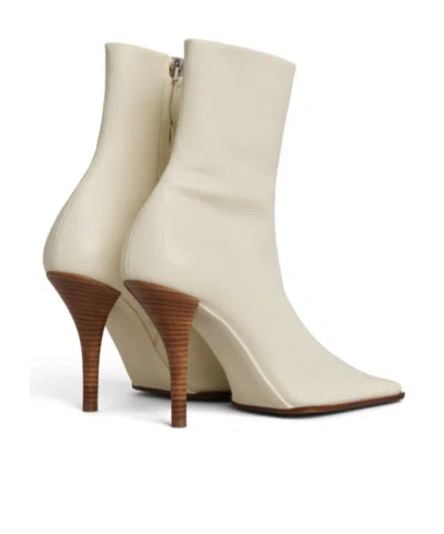 Alaïa Soft Square Boots In Leather In White