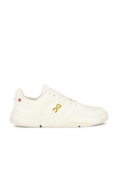 On The Roger Clubhouse Ace Sneaker In White