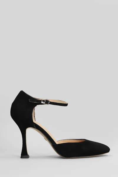 Lola Cruz Pumps In Black Suede In Black