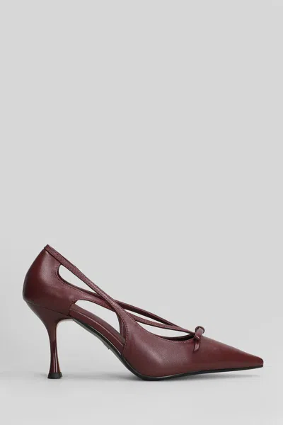 Lola Cruz Pumps In Bordeaux Leather In Burgundy