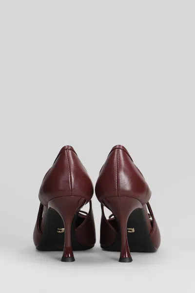 Lola Cruz Pumps In Bordeaux Leather In Burgundy