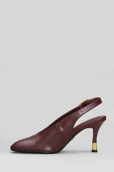 Lola Cruz Pumps In Bordeaux Leather In Burgundy