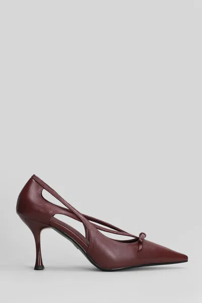 Lola Cruz Pumps In Bordeaux Leather In Burgundy