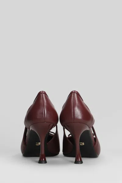 Lola Cruz Pumps In Bordeaux Leather In Burgundy
