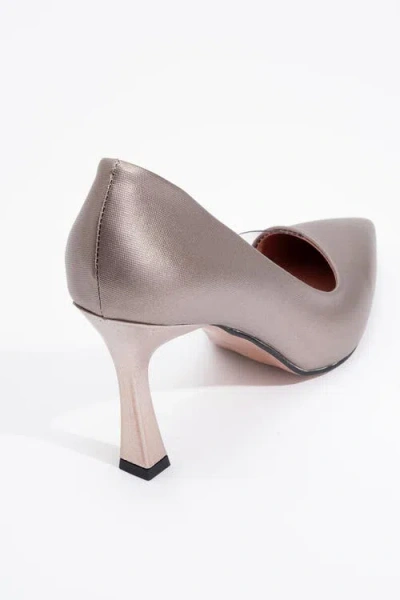 Prologue Shoes Ursula Pointed Toe Pump In Brown
