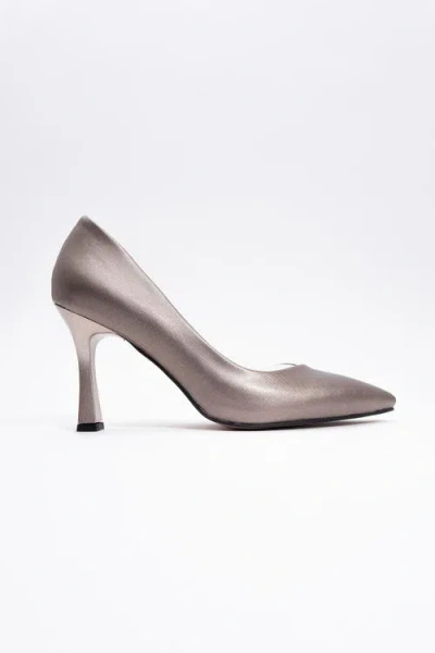 Prologue Shoes Ursula Pointed Toe Pump In Brown
