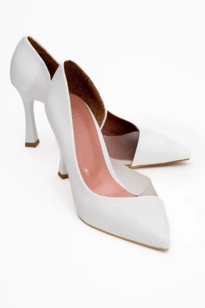 Prologue Shoes Ursula Pointed Toe Pump In White