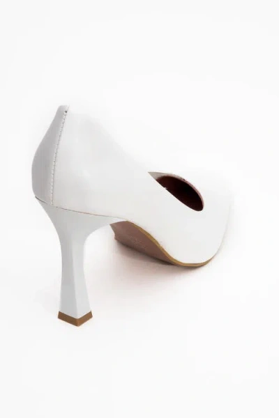Prologue Shoes Ursula Pointed Toe Pump In White