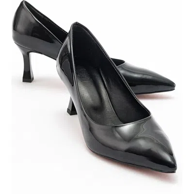 Prologue Shoes Pedra Pointed Toe Pump In Black