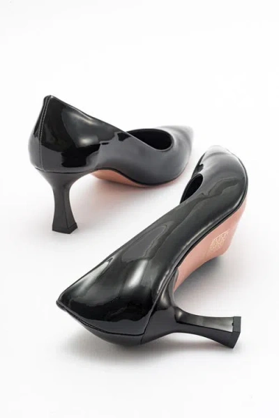 Prologue Shoes Pedra Pointed Toe Pump In Black