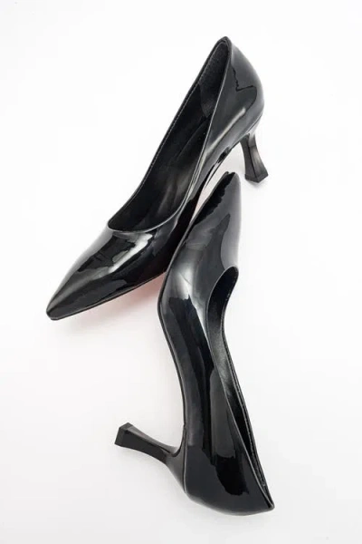 Prologue Shoes Pedra Pointed Toe Pump In Black