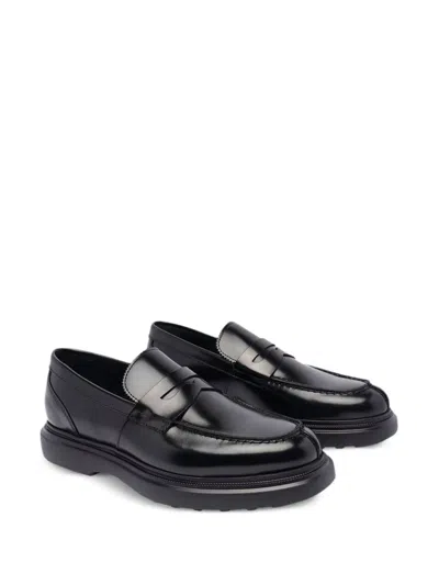Stuart Weitzman Alvin Loafers In Black