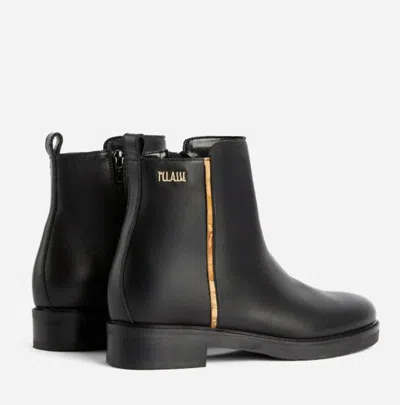 Alviero Martini Boots In Black