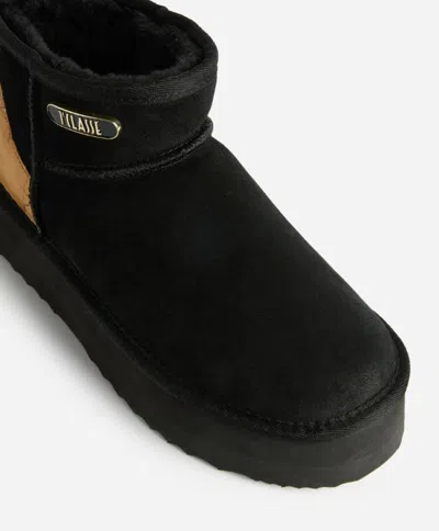 Alviero Martini Boots In Black