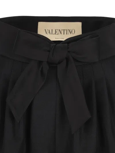 Valentino Bow-detail Shorts In Blue
