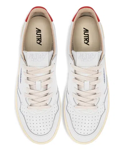 Autry Medalist Low Sneakers In Soft Leather With Cushioned Comfort In White