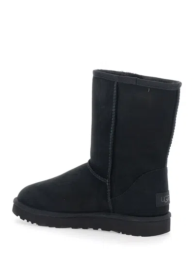 Ugg Classic Short Black Boots With Logo Patch On The Rear And Shearling Lining In Suede Woman