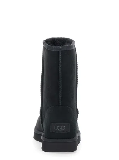 Ugg Classic Short Black Boots With Logo Patch On The Rear And Shearling Lining In Suede Woman