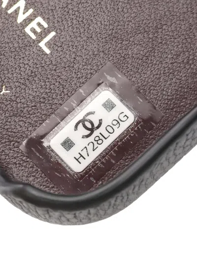 Pre-owned Chanel 2021s Caviar-leather Iphone 14 Pro Case In Black