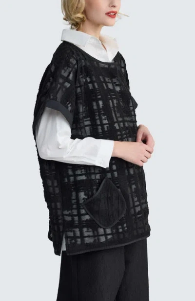 Luukaa Solara Structured Mesh Tunic In Black