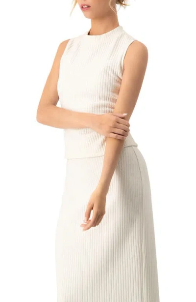 Ivonne Sleeveless Ribbed Crop Top In Brown