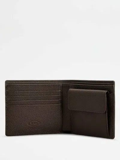 Tod's Leather Bi-fold Wallet In Brown