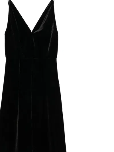 Raquel Diniz Dresses In Black