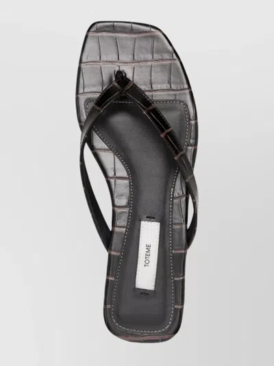 Totême Toteme Leather Thong Sandals In Black