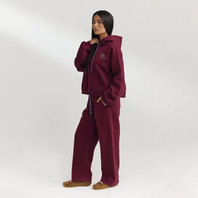 Lounge Cherry Lacquer In Burgundy