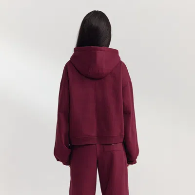 Lounge Cherry Lacquer In Burgundy