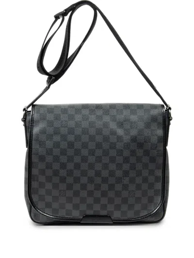 Pre-owned Louis Vuitton 2010 Daniel Mm Cross Body Bag In Black