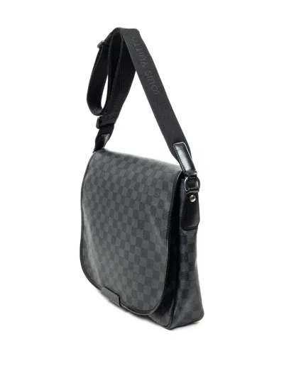 Pre-owned Louis Vuitton 2010 Daniel Mm Cross Body Bag In Black
