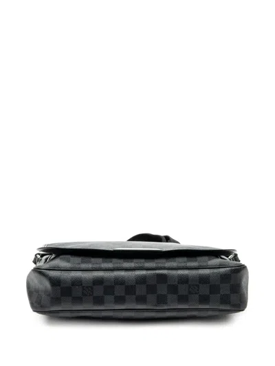 Pre-owned Louis Vuitton 2010 Daniel Mm Cross Body Bag In Black