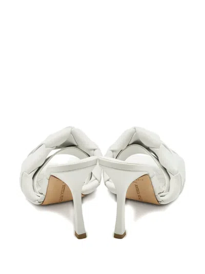 Pre-owned Bottega Veneta Lido Leather Sandals In White