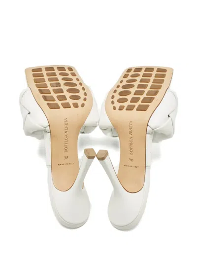 Pre-owned Bottega Veneta Lido Leather Sandals In White