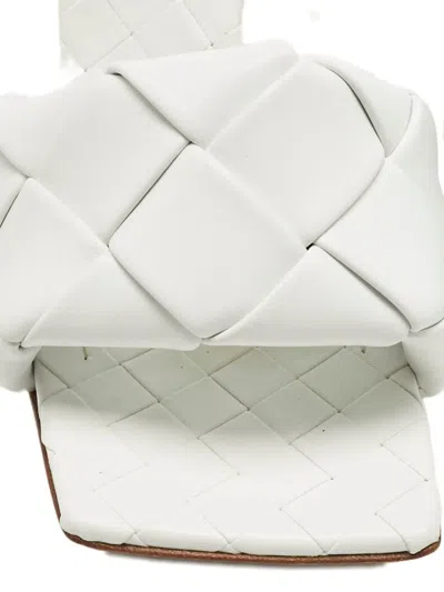 Pre-owned Bottega Veneta Lido Leather Sandals In White