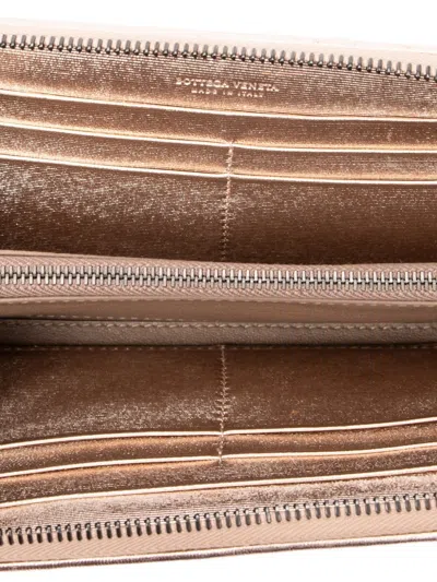 Pre-owned Bottega Veneta Intrecciato-design Zip-fastening Wallet In Neutral