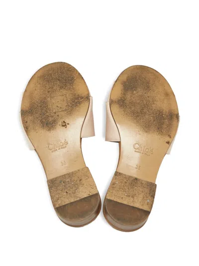 Pre-owned Chloé Logo-detail Leather Slides In Neutral
