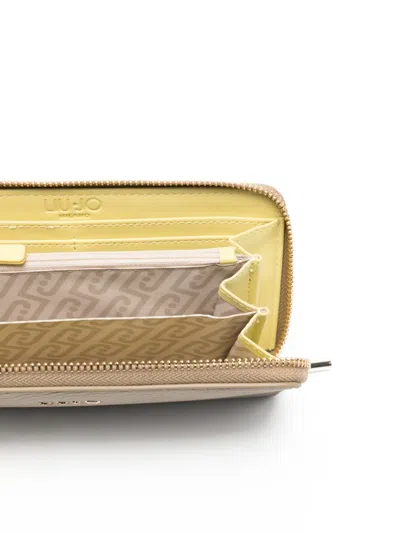 Liu •jo Logo-plaque Zip Wallet In Neutral
