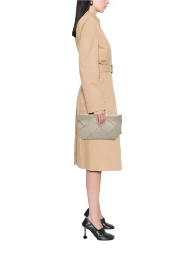 Pre-owned Bottega Veneta 2012-2025 Nappa Maxi Intrecciato Blown Up Pouch Clutch Bag In White