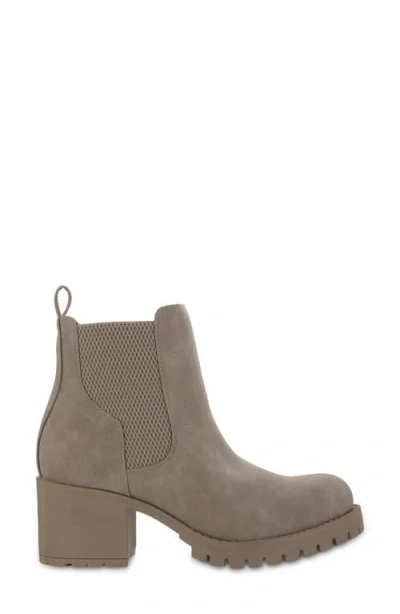 Mia Jonna Lug Sole Chelsea Boot In Brown