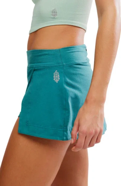 Free People Fp Movement Hot Shot Miniskort In Green