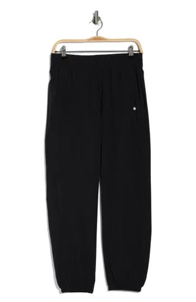 Layer 8 Mid Trail Pants In Black