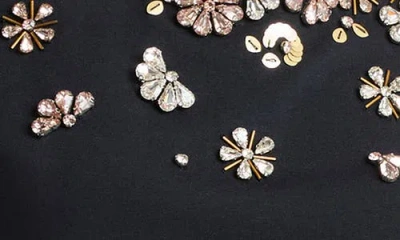 Cinq À Sept Tumbling Flowers Shrunken T-shirt In Black