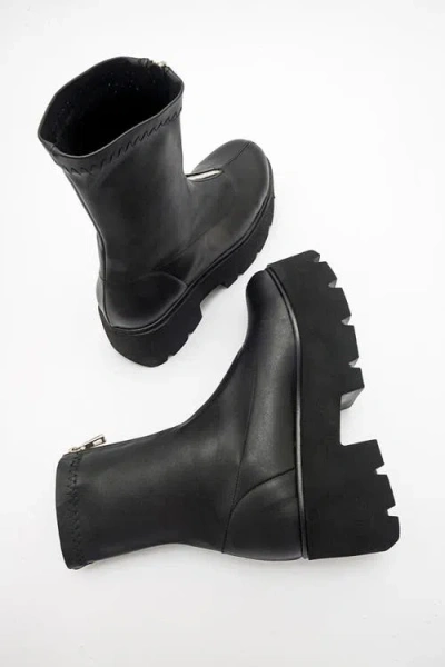 Prologue Shoes Ovil Platform Zip Boot In Black